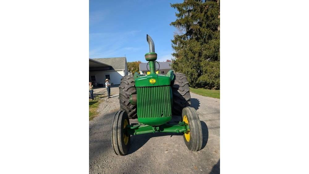 John Deere R Трактори