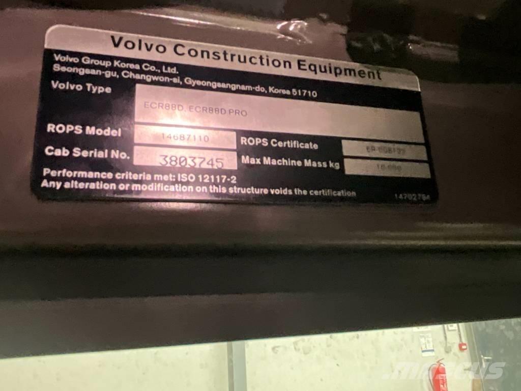 Volvo ECR 88 D Кабіна
