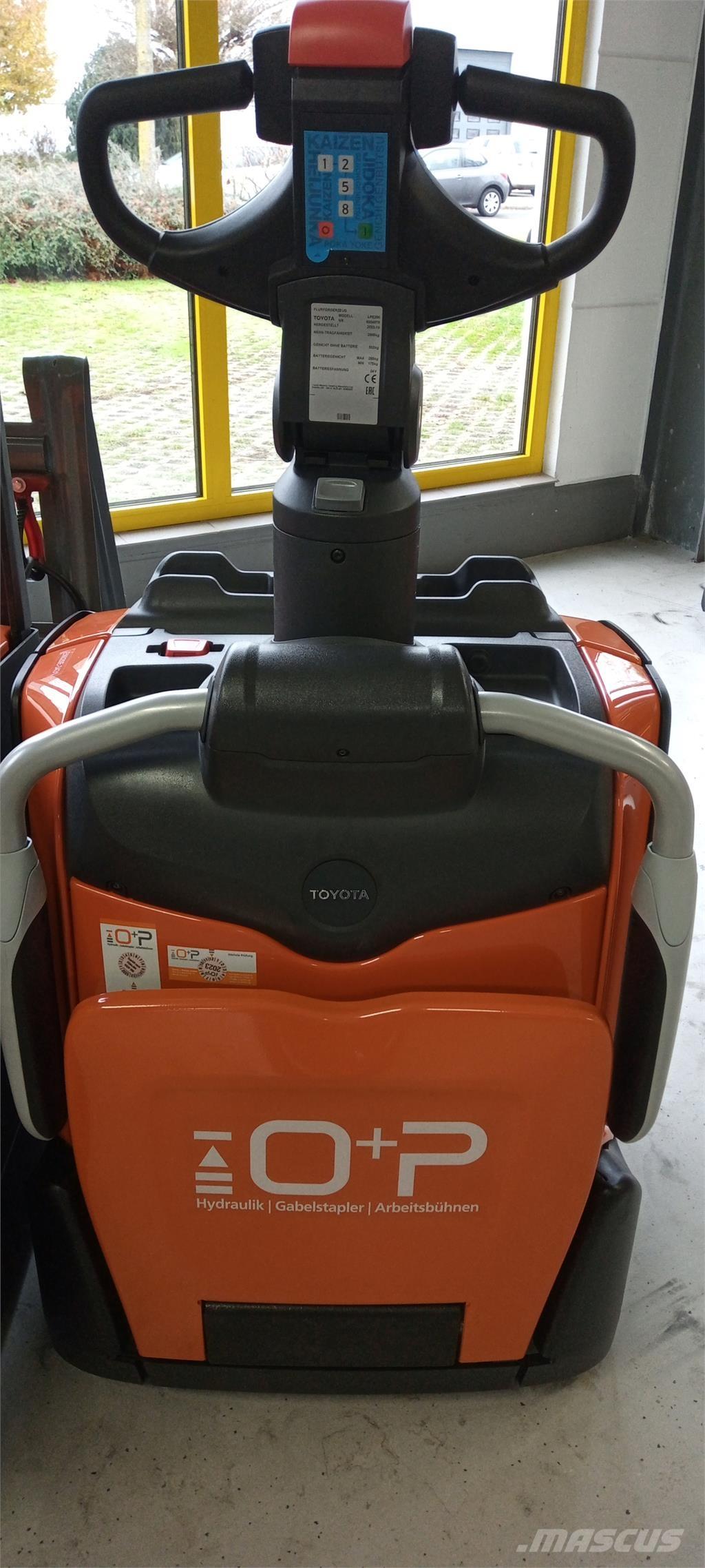 Toyota LPE200 Ручний візок