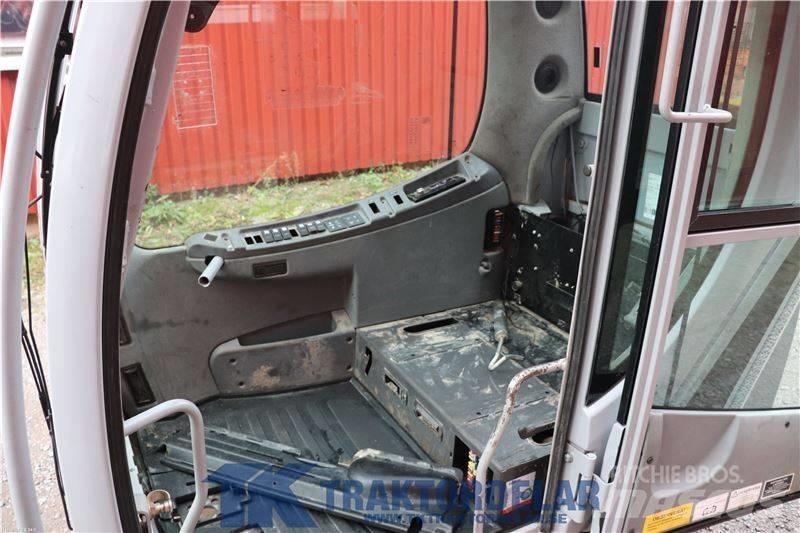New Holland WE150C Кабіна