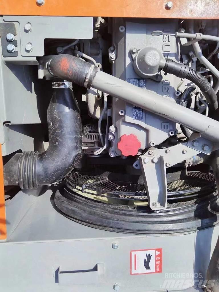 Hitachi Zaxis 200 LC Гусеничні екскаватори