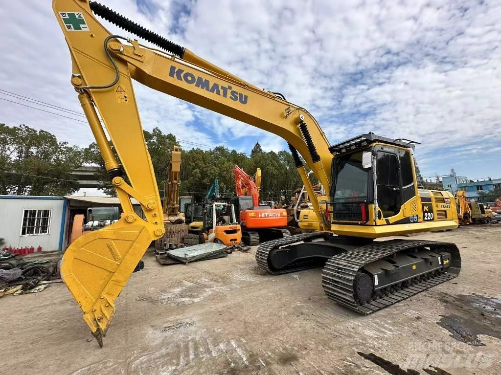 Komatsu PC 220 Гусеничні екскаватори