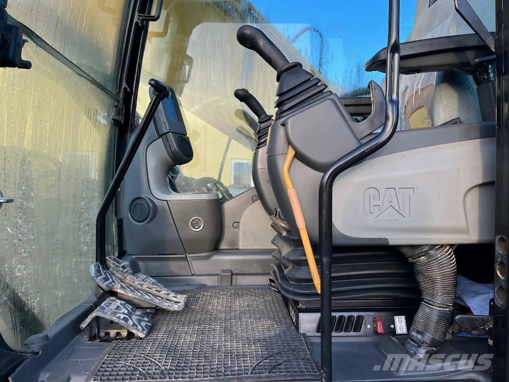 CAT 323 D L Гусеничні екскаватори