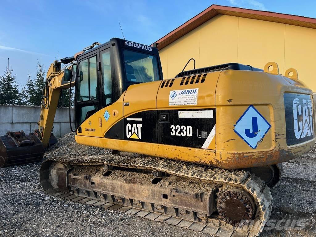 CAT 323 D L Гусеничні екскаватори