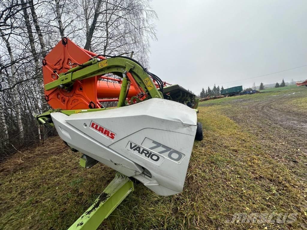 CLAAS Lexion 670 Зернозбиральні комбайни