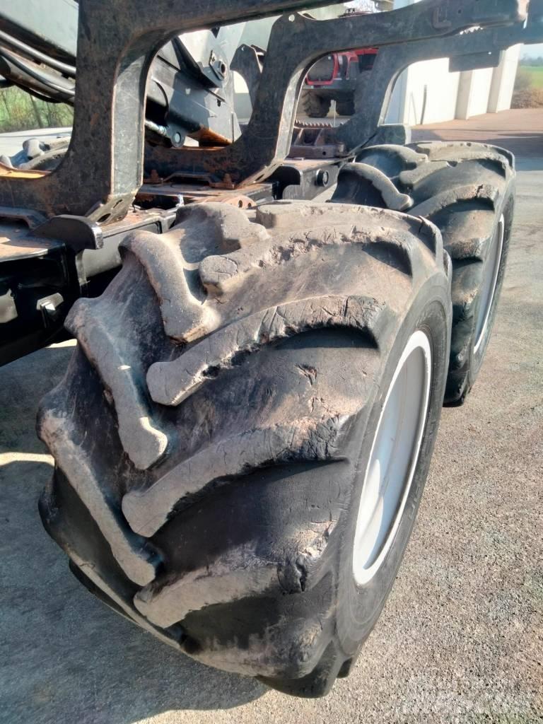 Komatsu 835 Форвардери