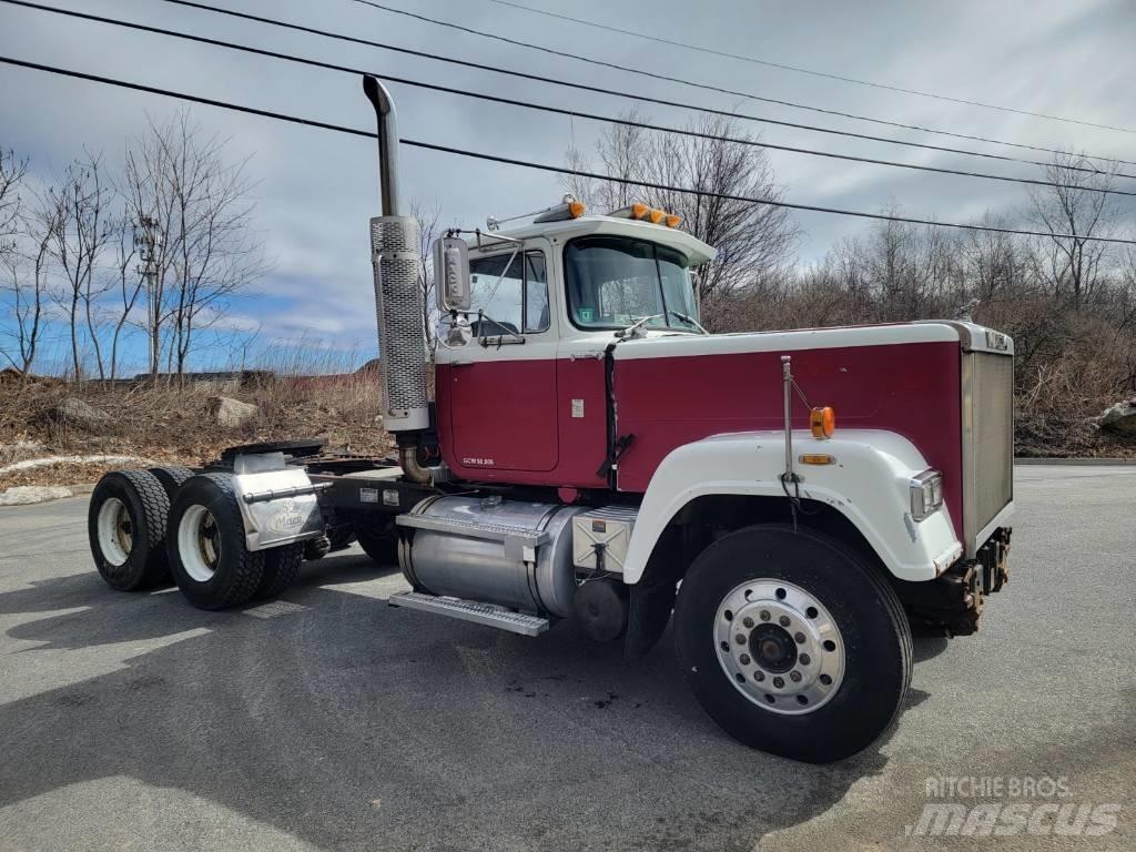 Mack RW613 Тягачі