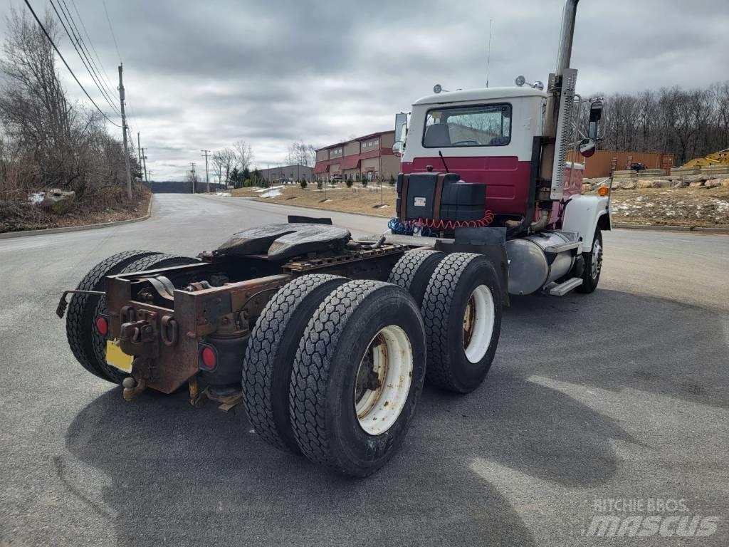 Mack RW613 Тягачі