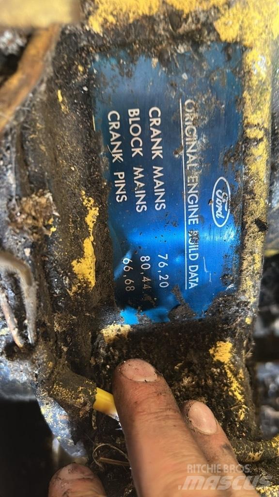 New Holland 8060 Зернозбиральні комбайни