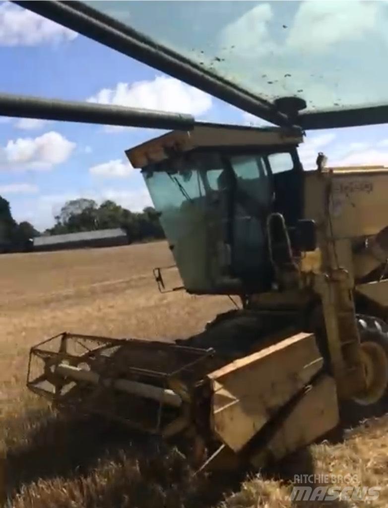 New Holland 8060 Зернозбиральні комбайни