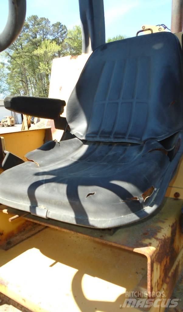 CAT CP 323 C Комбіновані катки