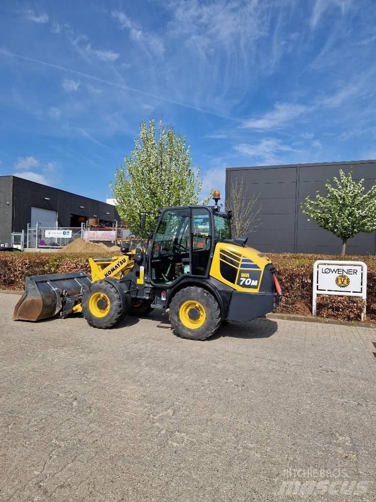 Komatsu WA70M Малі навантажувачі