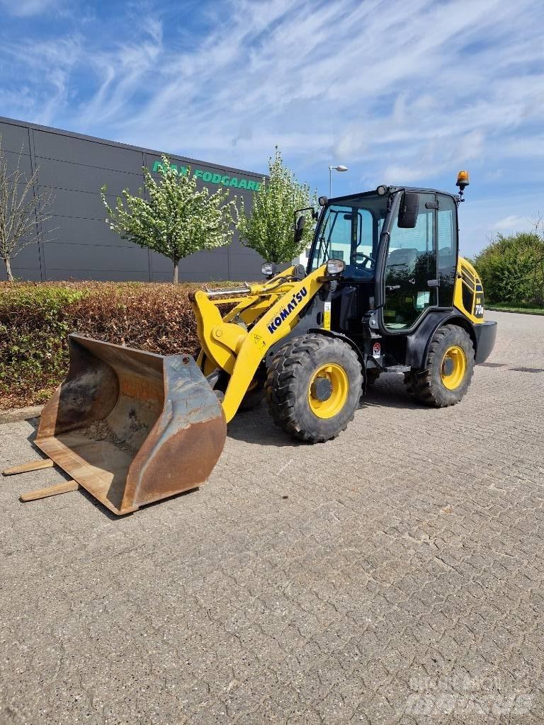 Komatsu WA70M Малі навантажувачі