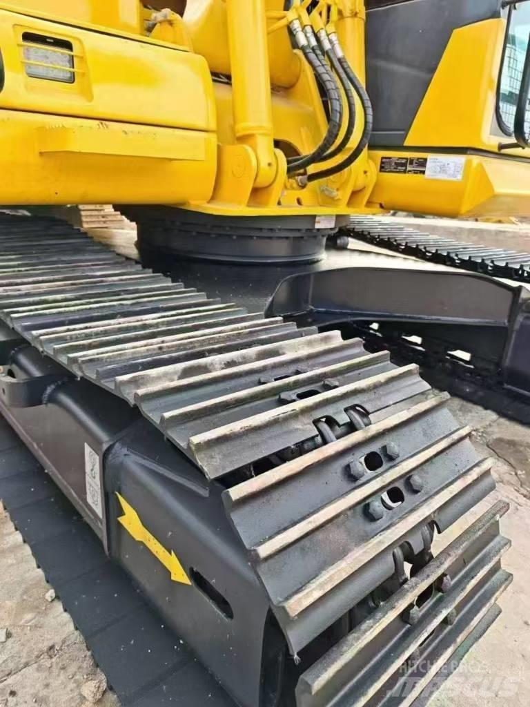 Komatsu 130-7 Гусеничні екскаватори