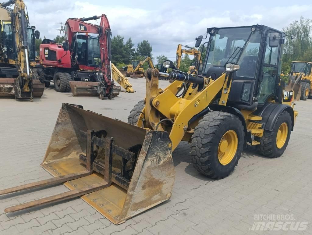 CAT 908M Фронтальні навантажувачі