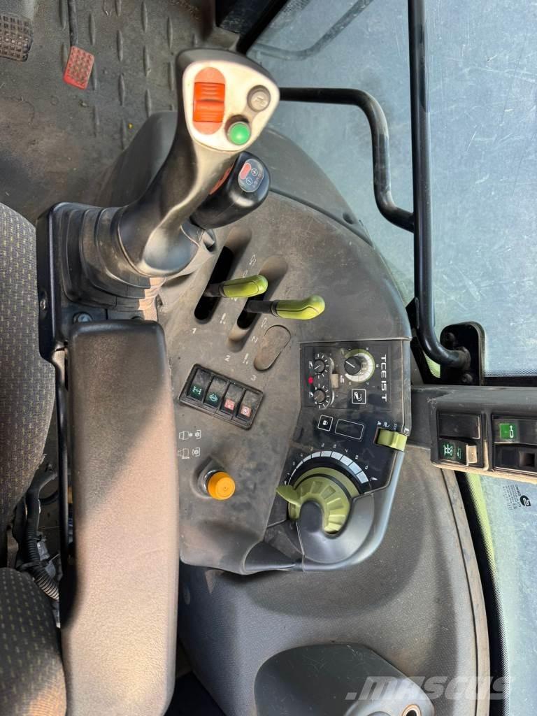 CLAAS ARION 420 Трактори