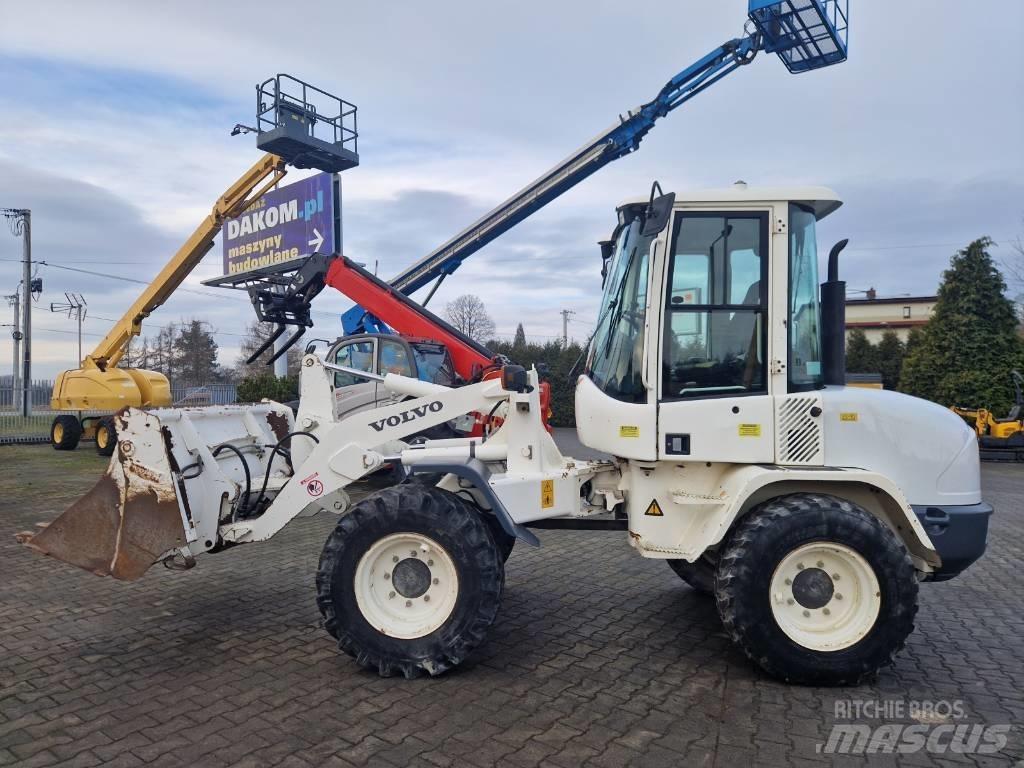 Volvo L 30 B Фронтальні навантажувачі