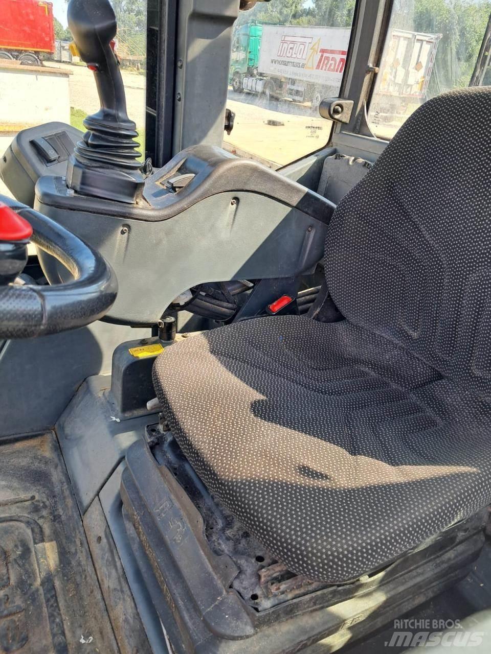 Schäffer 6680 T Малі навантажувачі