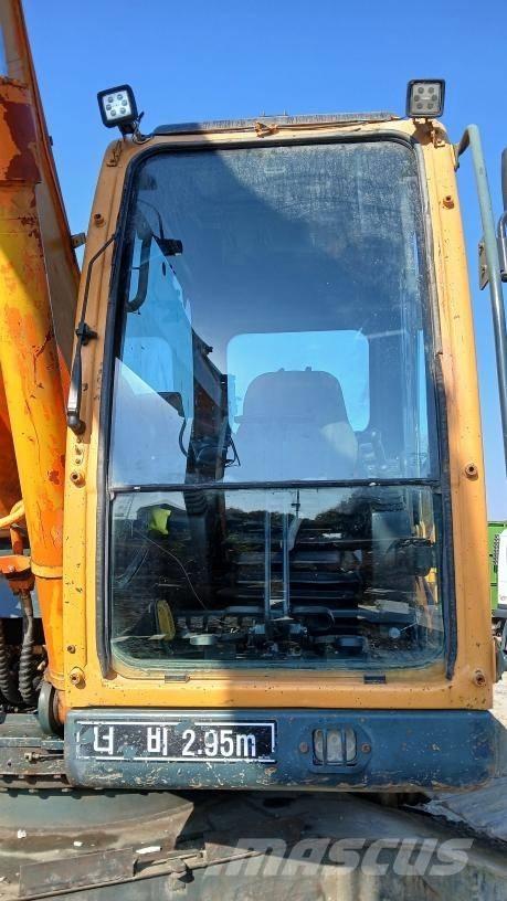 Hyundai Robex 220 LC Гусеничні екскаватори