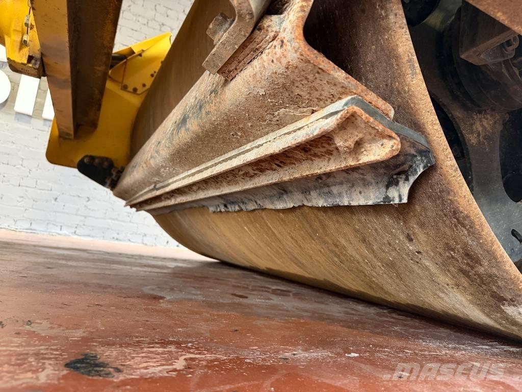 Bomag BW 211 D-4 Грунтові котки