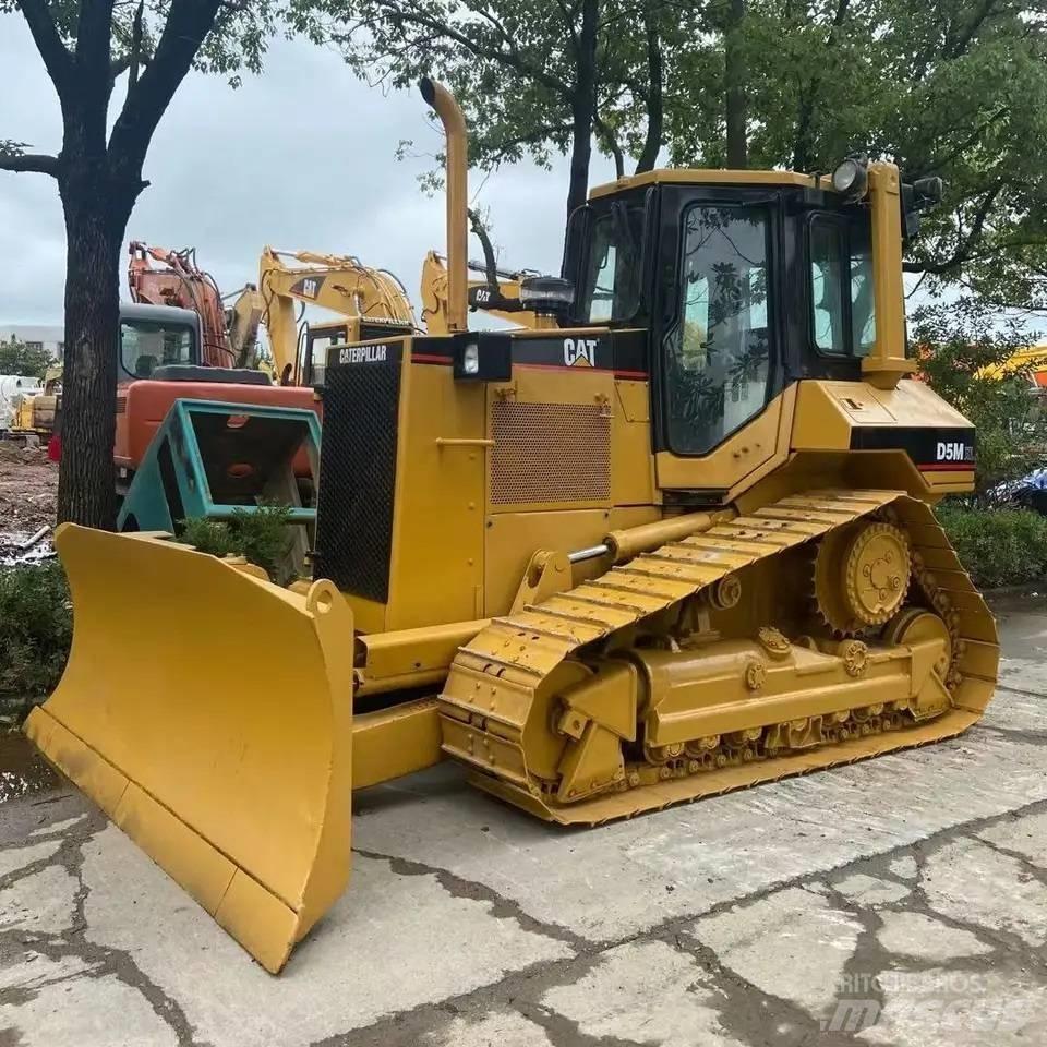 CAT D5M Гусеничні бульдозери