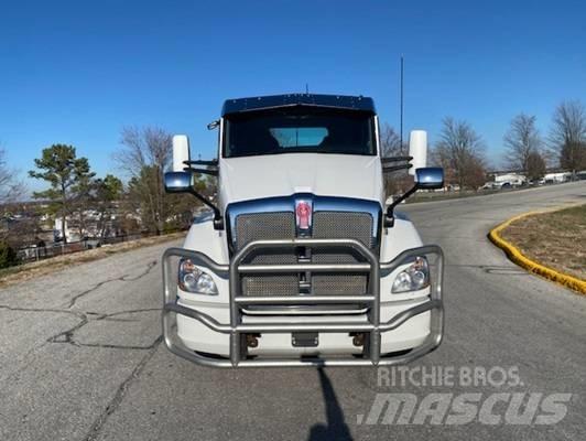 Kenworth T 680 Тягачі