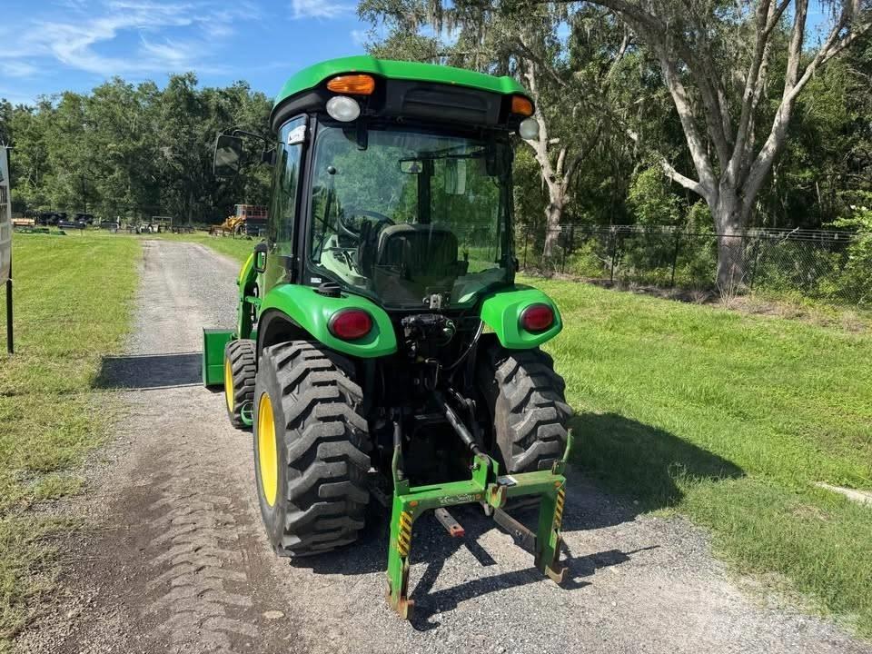 John Deere 3520 Трактори