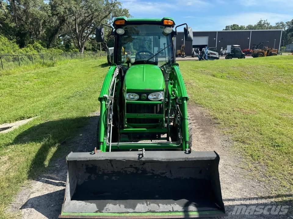 John Deere 3520 Трактори