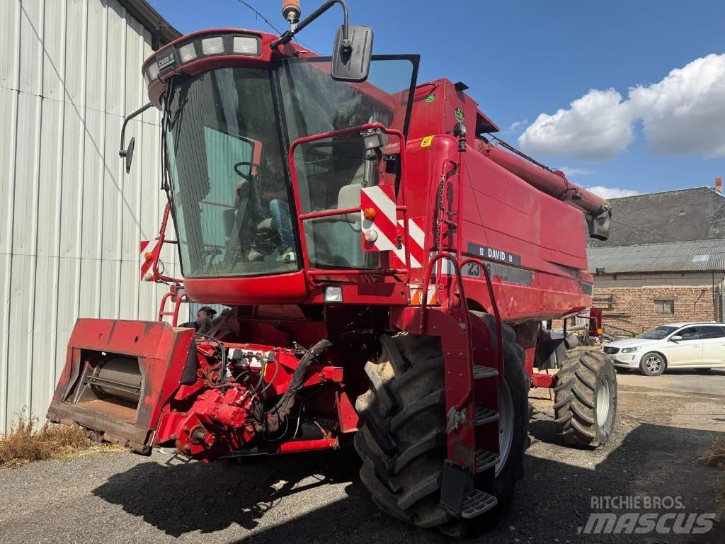 Case IH 2366E Зернозбиральні комбайни