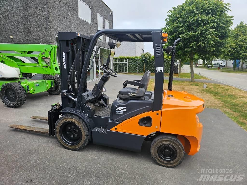 Doosan D 35 S-7 Дизельні навантажувачі