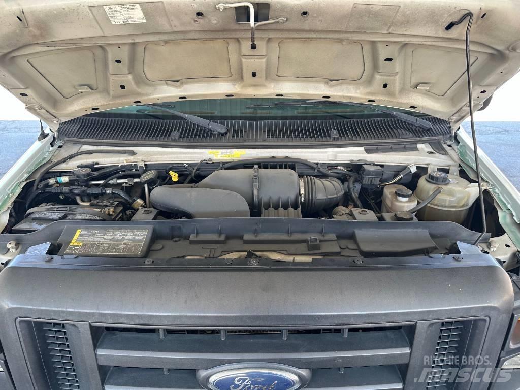 Ford E 250 Панельні фургони