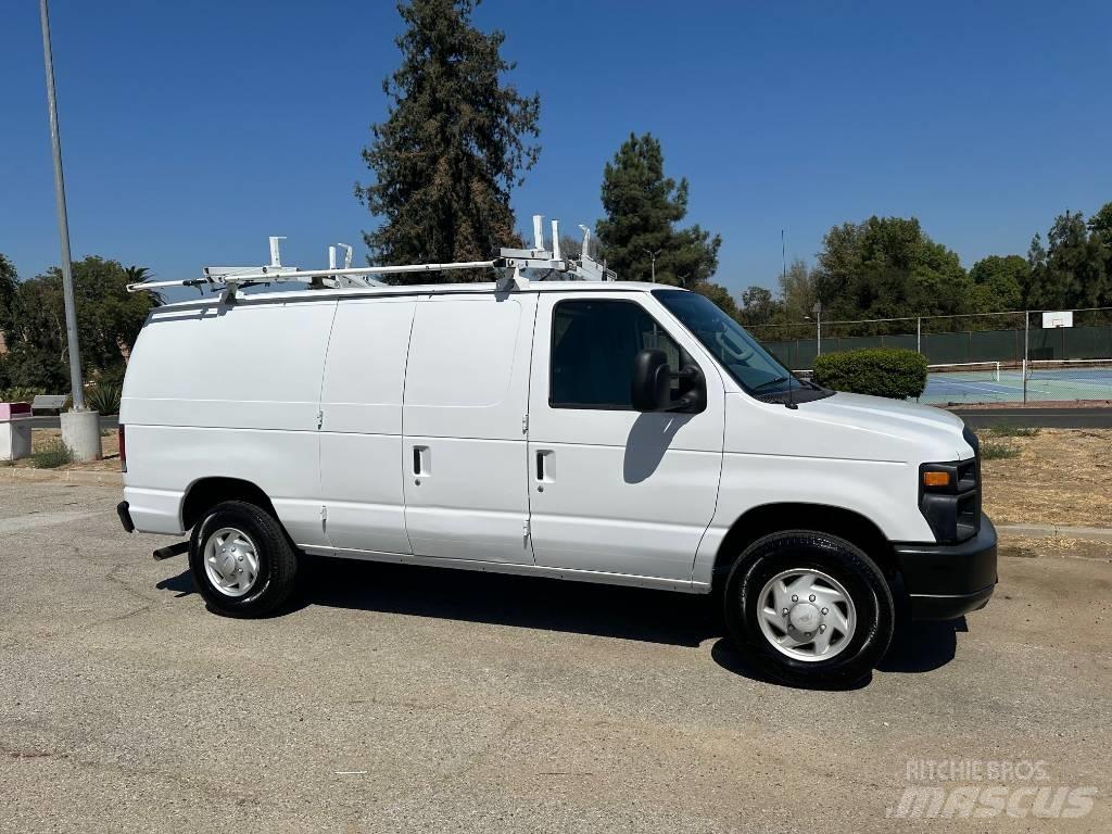 Ford E 250 Панельні фургони