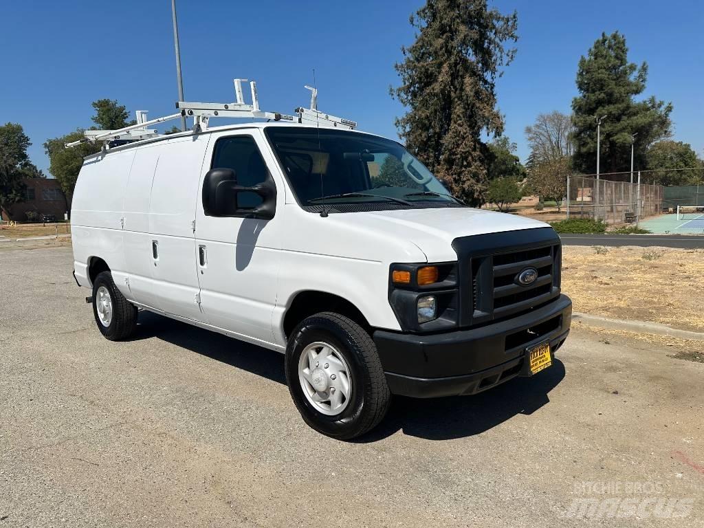 Ford E 250 Панельні фургони