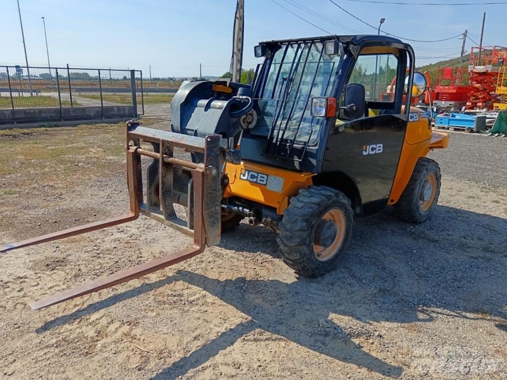 JCB 520-40 Телескопічні навантажувачі