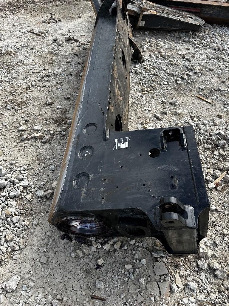 Komatsu 895 Шасі