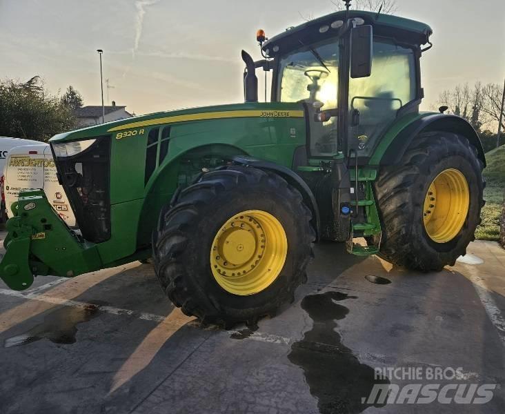 John Deere 8320 R Трактори