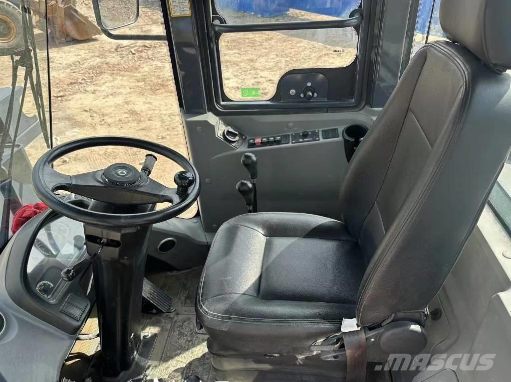 XCMG LW 300 F Фронтальні навантажувачі