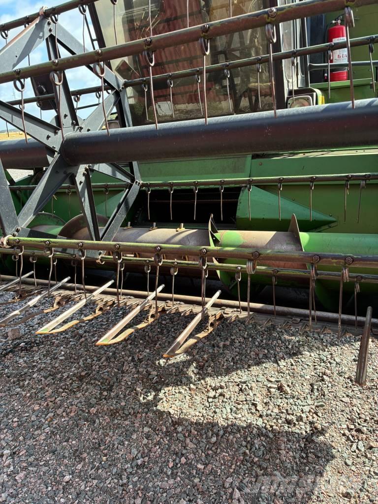 John Deere 1042 Зернозбиральні комбайни