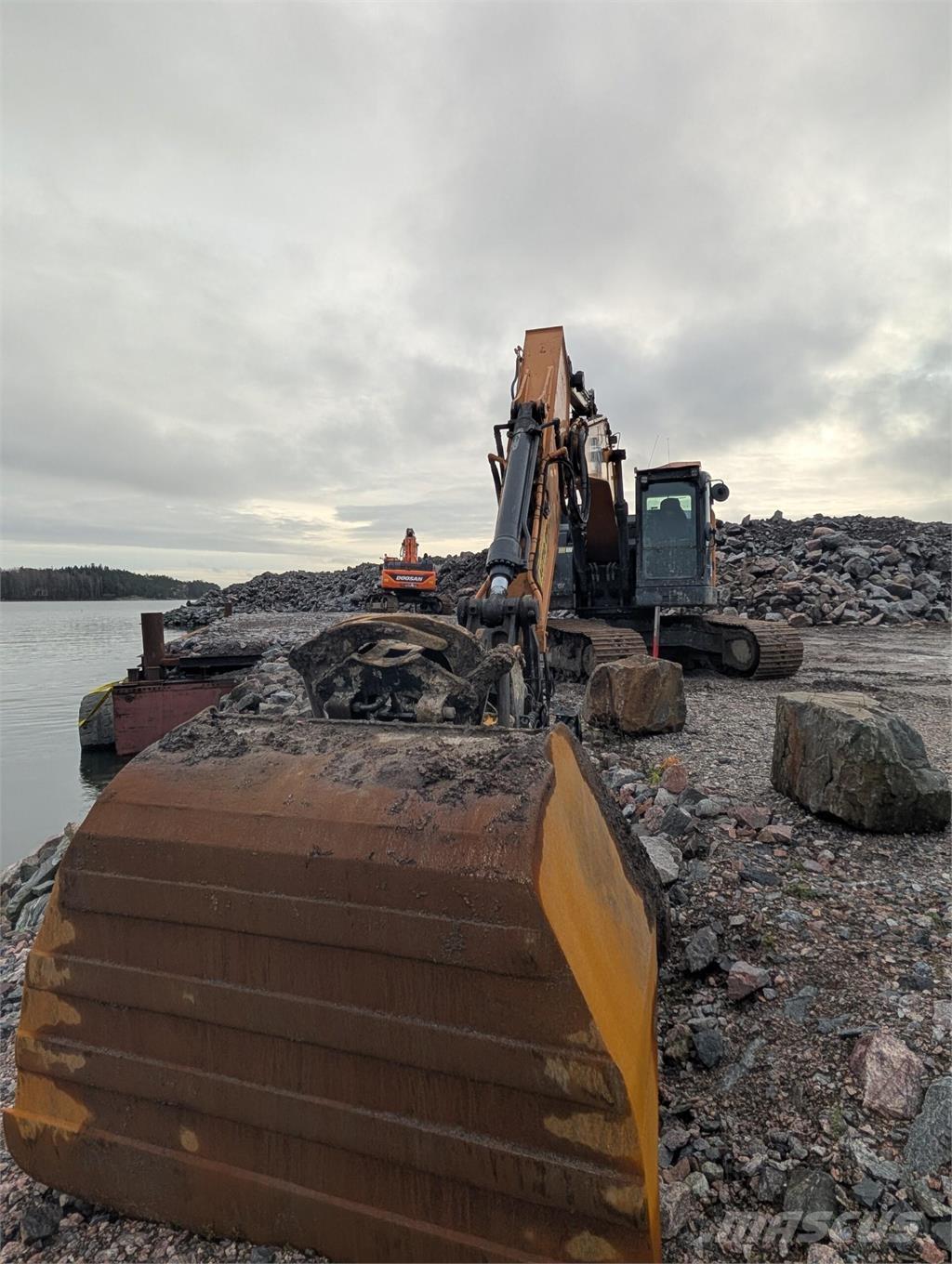 CASE CX 245D SR Гусеничні екскаватори