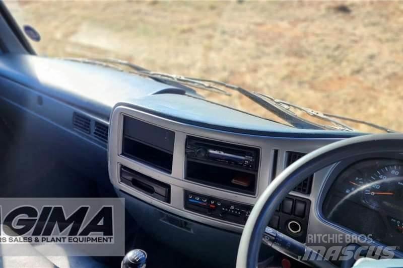 Nissan UD80 Вантажівки / спеціальні