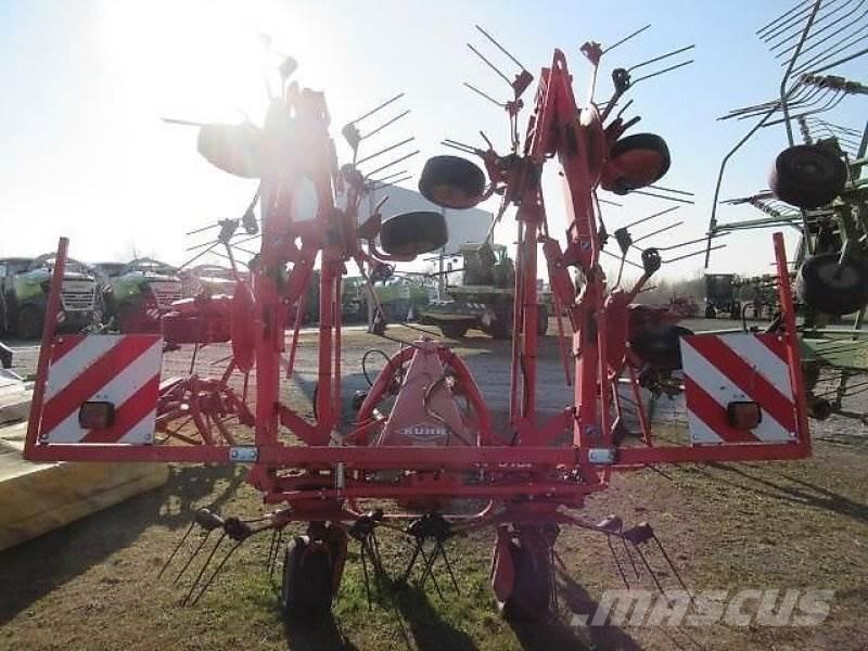 Kuhn GF8702 Граблі і сінозворушувачі