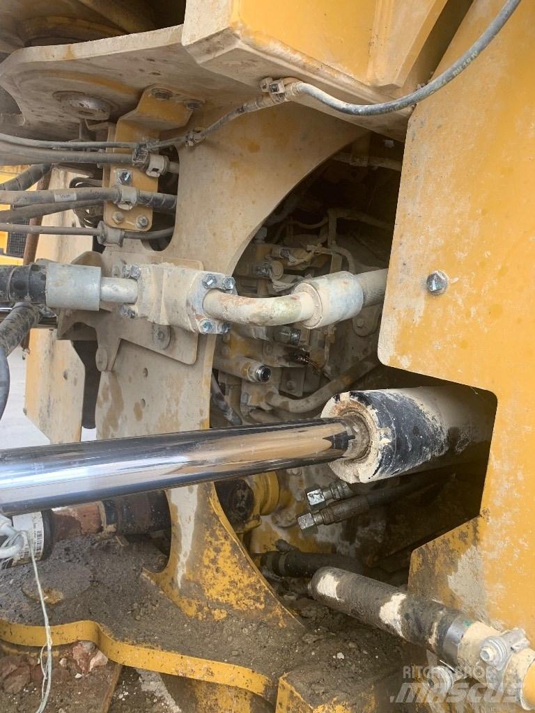 CAT 972 M Фронтальні навантажувачі