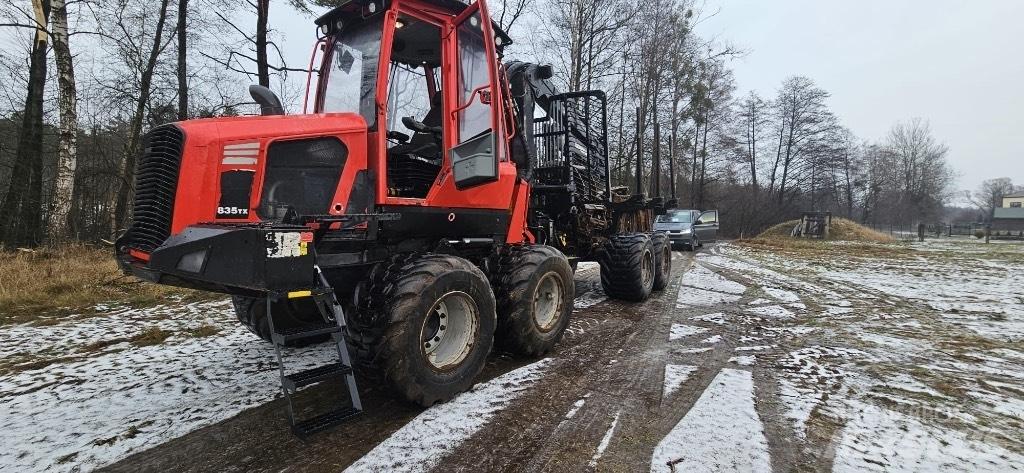 Komatsu 835 Форвардери