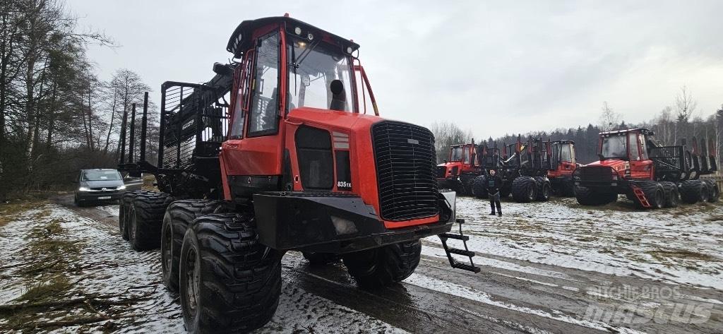 Komatsu 835 Форвардери