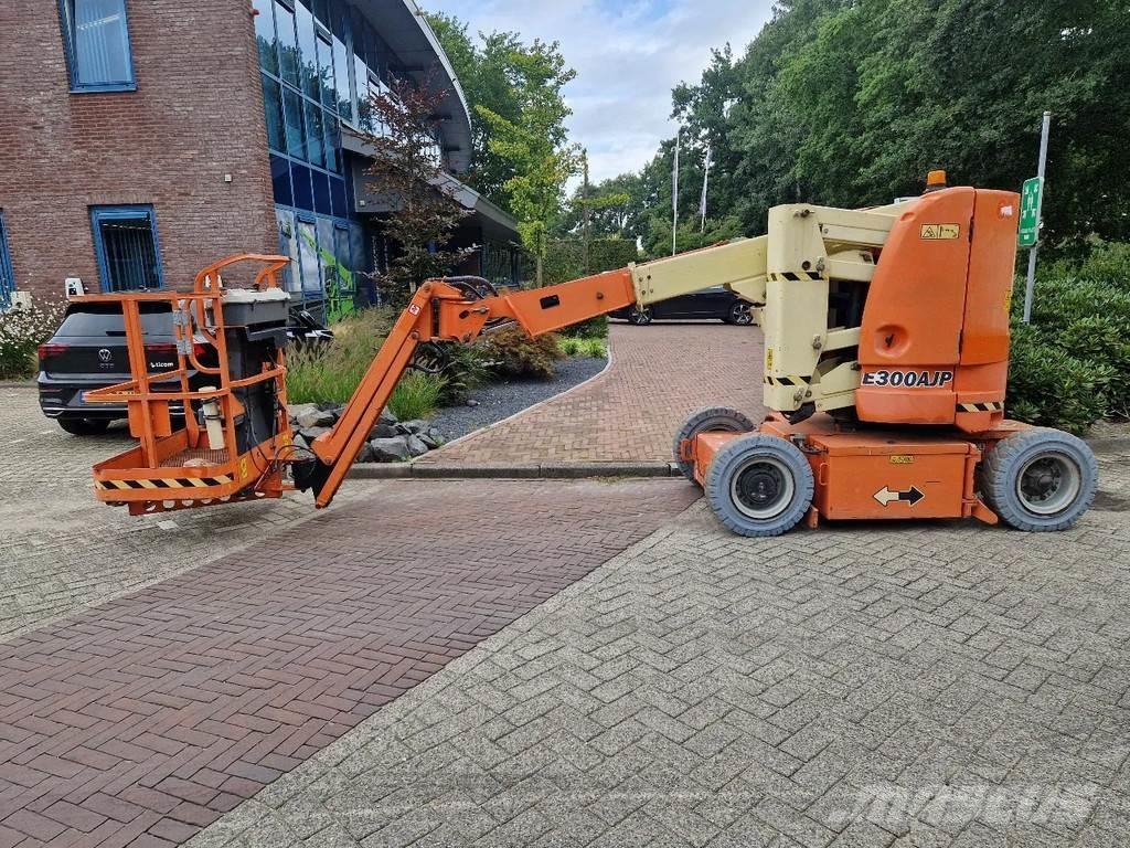 JLG E300AJP Колінчаті підйомники