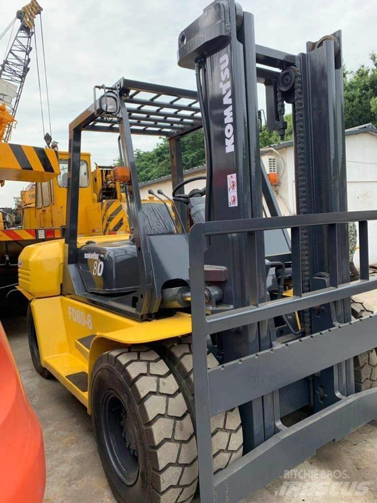 Komatsu 8 Ton Дизельні навантажувачі