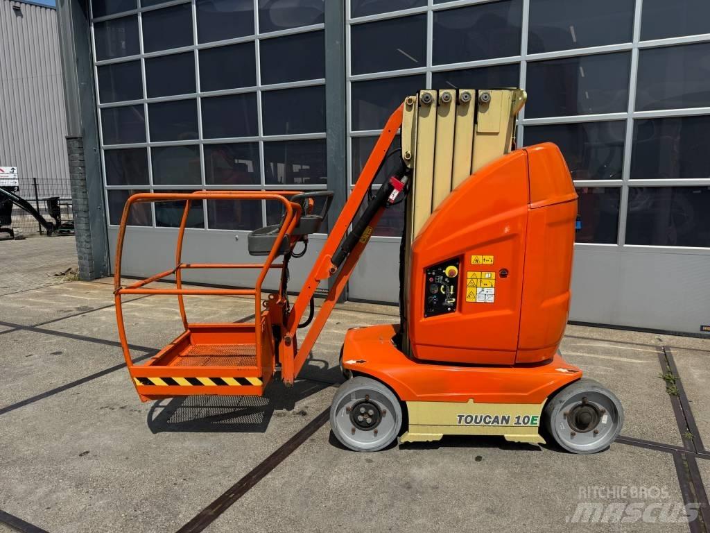 JLG Toucan 10 E Вертикальні щоглові підйомники