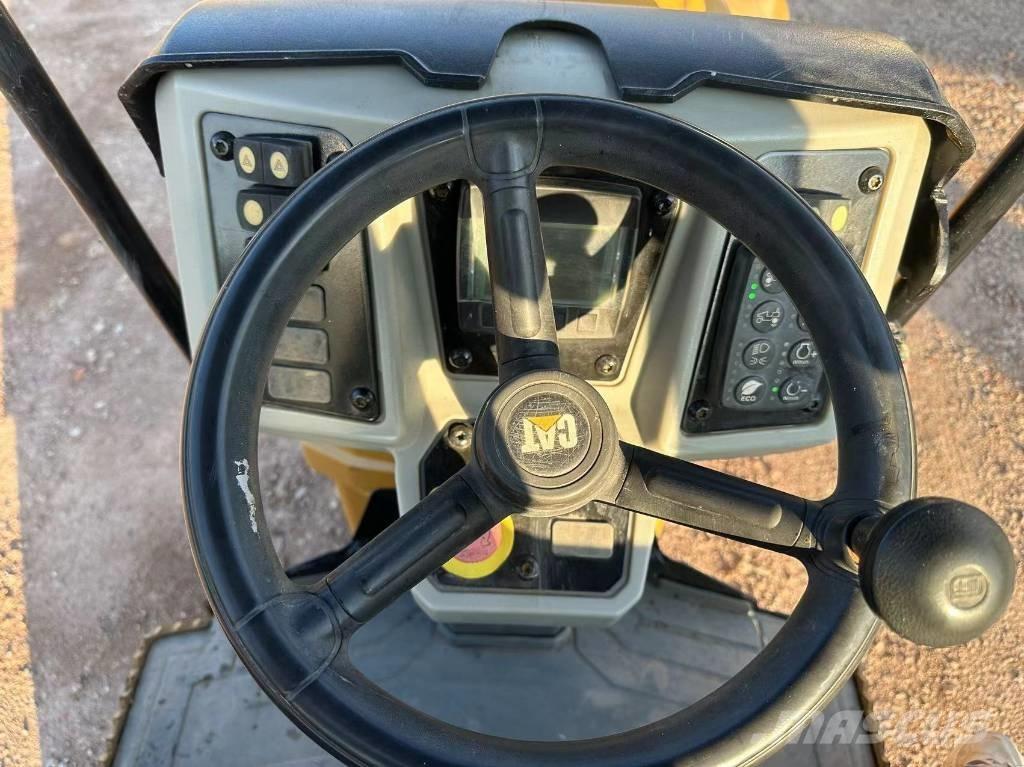 CAT CB 24 B Котки тротуарні