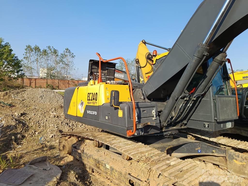 Volvo EC 240 Гусеничні екскаватори