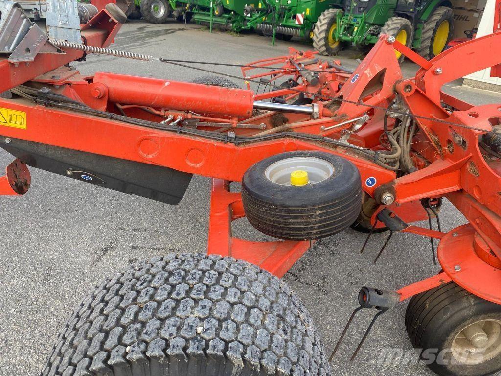 Kuhn GF8712T Граблі і сінозворушувачі